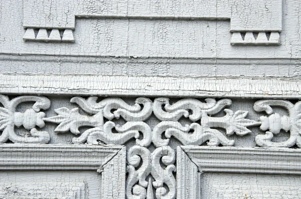 Vieux ornements de portes sculptées en bois — Photo