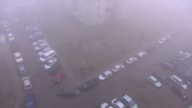Karanlık erken sabah sis City