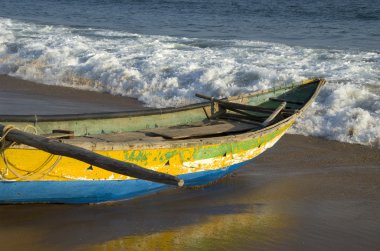 bengal Körfezi deniz plajda tamilnadu, Hindistan ahşap balıkçı teknesi