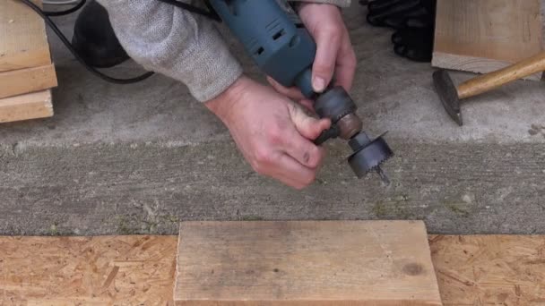 Drill tool for starling bird house hole — Stock Video