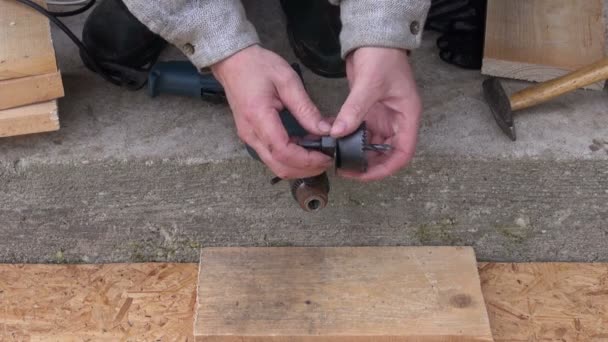 Special drill tool for  bird house  hole — Stock Video