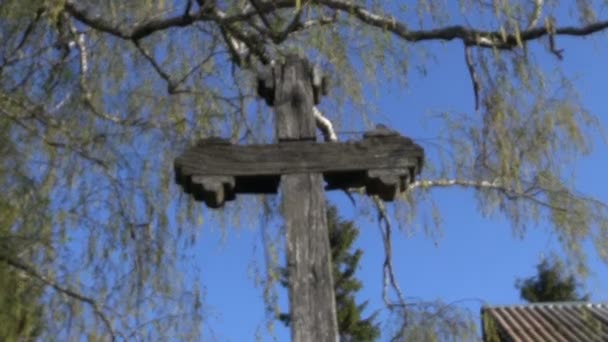 vieille croix en bois 