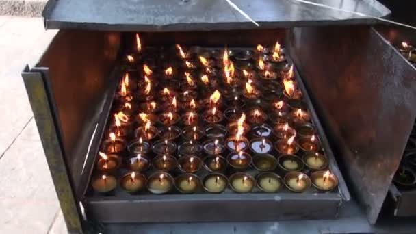 Buddyjski ogień świecy w Nepalu — Wideo stockowe