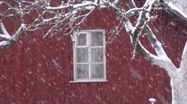 çiftlik evi pencere düşen kış kar