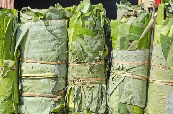 Hojas de plátano envueltas en el mercado asiático, India —  Fotos de Stock