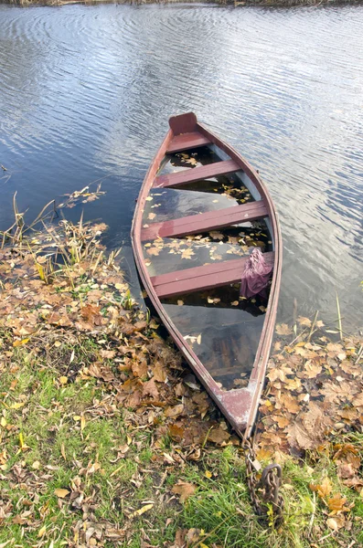 Retro wooden boat in autumn — Stock Photo, Image