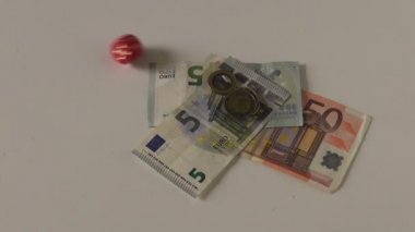 Kırmızı zarı altı numara şans ve euro para nakit tablo