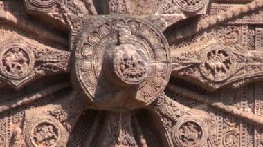 tarihi savaş arabası tekerlek ve oymalar güneş Tapınağı, konark, Hindistan. Dünya Miras unesco