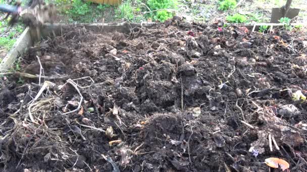 Compost Excavación Jardinero Caja Madera Vieja — Vídeo de stock