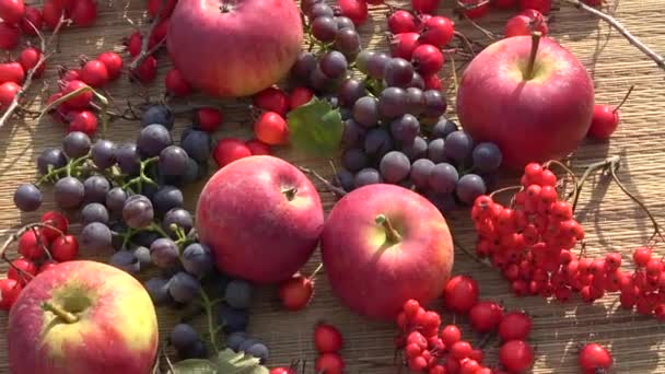 Fondo Cosecha Otoño Girando Sobre Estera Bambú — Vídeos de Stock