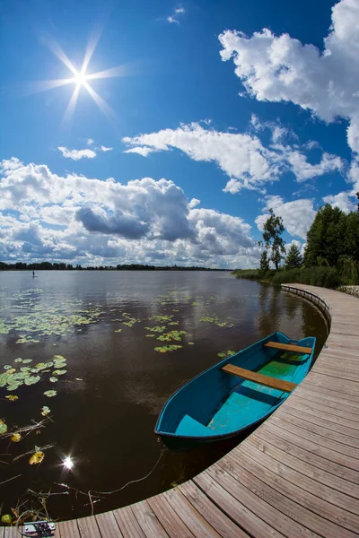 Zomer Meer Met Houten Pier Boot Fisheye Uitzicht — Stockfoto