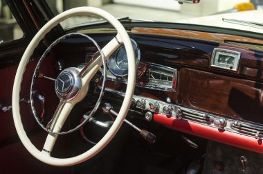 Klasik retro otomobil iç detayları