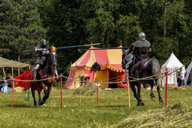 Chorzow, Polonya-Haziran 9: Ortaçağ Şövalyeleri IV co sırasında jousting
