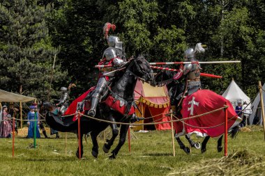 Chorzow, Polonya-Haziran 9: Ortaçağ Şövalyeleri IV co sırasında jousting