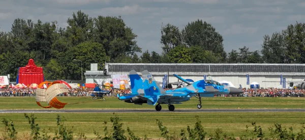 Ukrainska su-27 displayen under radom luft Visa 2013 — Stockfoto