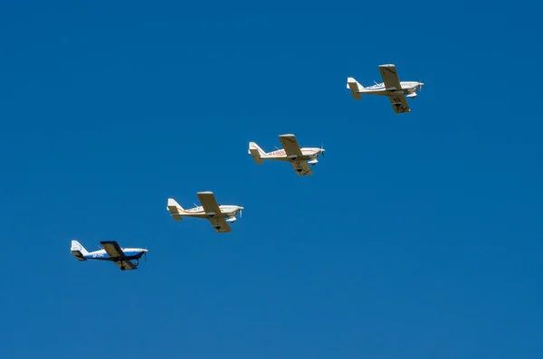 Utstilling av akroflyging under flystevnet 2013 – stockfoto