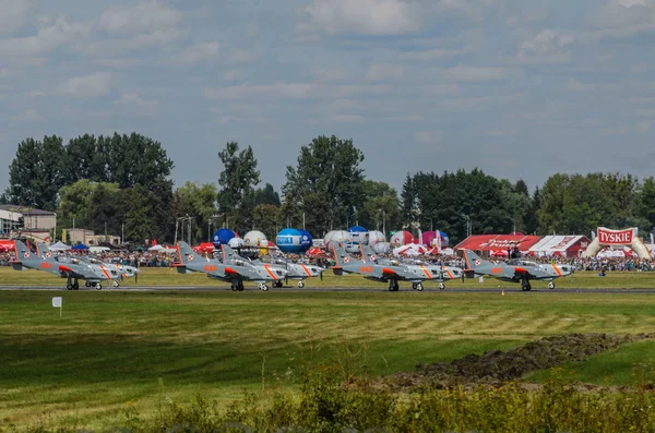 Orlik aerobatic display team under radom luft Visa 2013 — Stockfoto