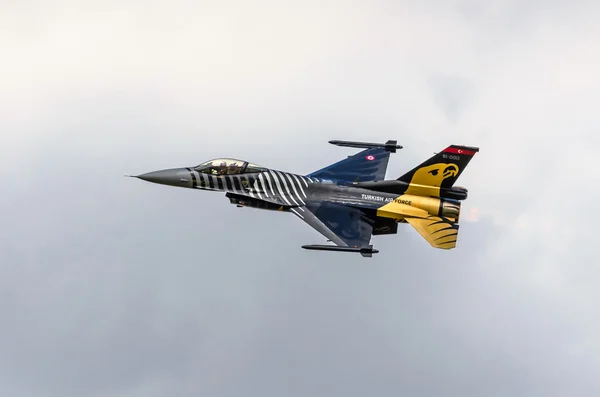 RADOM, POLAND - AUGUST 25: Turkish F-16 Falcon - Soloturk Displa — Stock Photo, Image