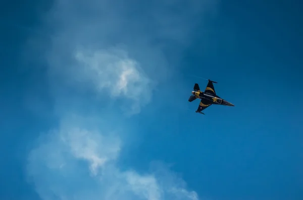 RADOM, POLAND - AUGUST 25: Turkish F-16 Falcon - Soloturk Displa — Stock Photo, Image