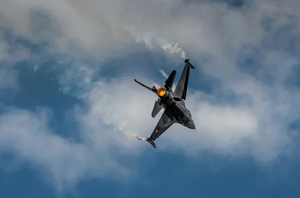 RADOM, POLAND - AUGUST 25: Turkish F-16 Falcon - Soloturk Displa — Stock Photo, Image