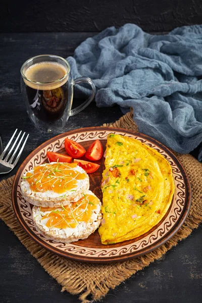 Fried Omelette Beef Herbs Delicious Breakfast Eggs Puffed Rice Cakes — Fotografia de Stock