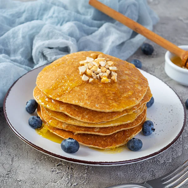 Delicious Homemade Pancakes Honey Blueberries Tasty Breakfast Crepes — Stockfoto