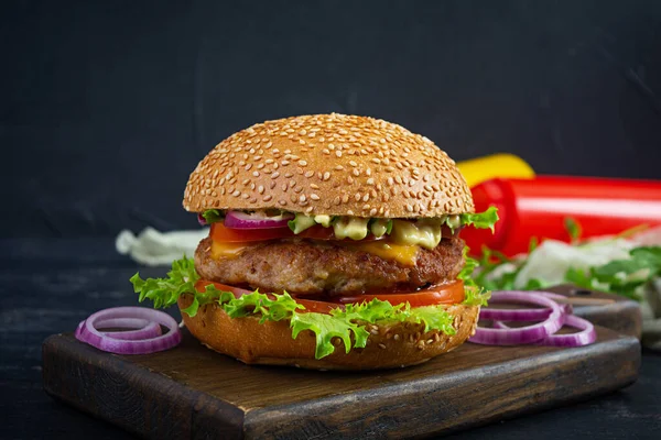Homemade Classic Hamburger Beef Cutlet Cheese Lettuce Tomato Dark Background — Stock Photo, Image