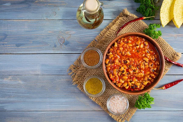Ahşap Arka Planda Bir Kasede Chili Con Carne Meksika Mutfağı — Stok fotoğraf