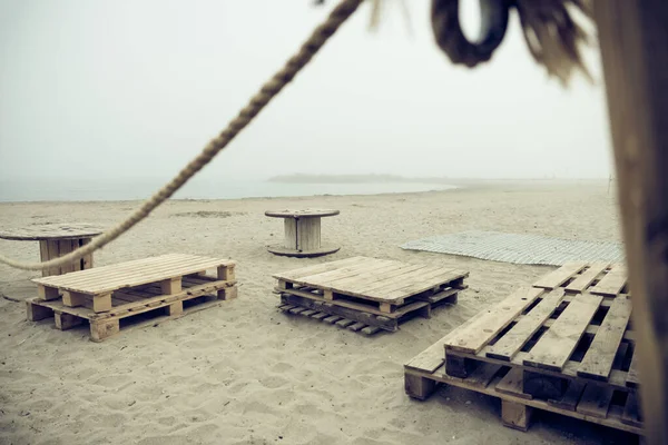 Strand am Mittelmeer an einem nebligen Tag — Stockfoto