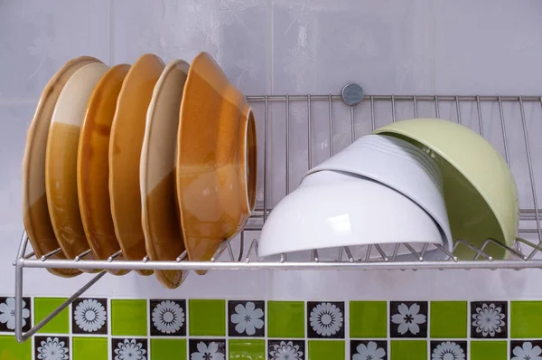 Closeup Cleaned Dish Blow Drying Stainless Dish Drainer Kitchen Wall — Stock Photo, Image