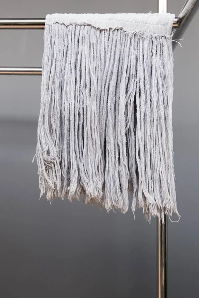 Dry Mops Were Dried Stainless Steel Clothesline Urban House Wall — Zdjęcie stockowe