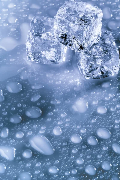 Buz küpleri ile boşaltmak — Stok fotoğraf