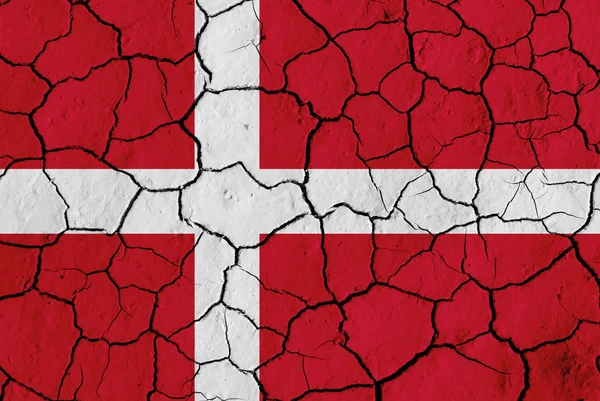 Bandera de Dinamarca sobre fondo agrietado —  Fotos de Stock