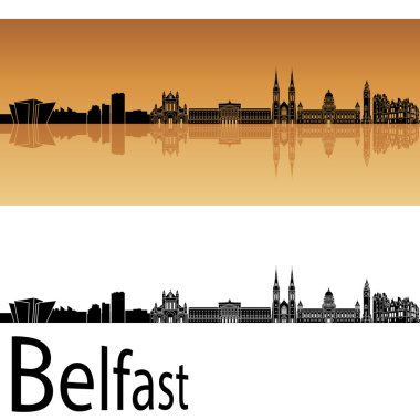 Belfast manzarası arka planda turuncu