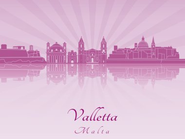 Valletta manzarası içinde mor parlak orkide