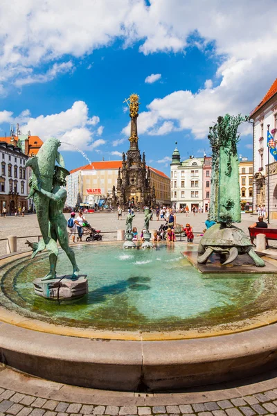 OLOMOUC, CZECH REPUBLIC - AUGUST 08, 2012: Main square with 35 meters high The Holy Trinity column. Built in honor of God. World Heritage Site by UNESCO. — Stock Photo, Image