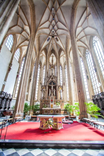 The interior of the church of St James in Brno, Czech Republic. — Stock Photo, Image