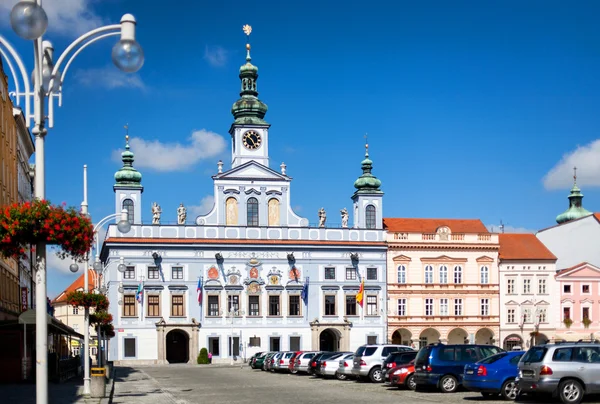 Ceske budejovice, Cseh Köztársaság, augusztus 12, 2012: renesance városháza, a fő tér épít a XV-ik század. — Stock Fotó