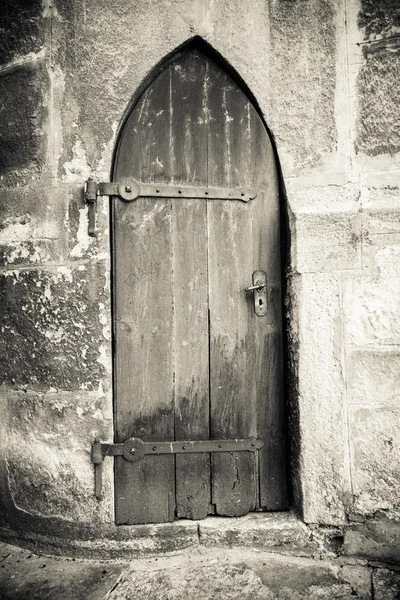 Antiguidade decorativa, maçanetas de porta de metal com padrão de pássaro . — Fotografia de Stock