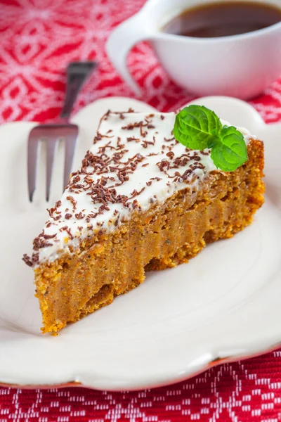 Carrot cake and coffee — Stock Photo, Image