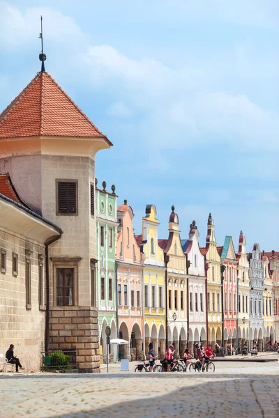 Telc, Czech Republic - May 10, 2013: A row of old Renesaince houses. One of the most beautiful markets in Europe. UNESCO World Heritage Site. — Stock Photo, Image