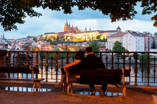 Prague, Çek Cumhuriyeti gece panoramik vltava Nehri ile hardcany