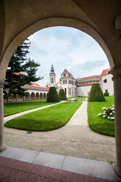 Telč, Tjeckien, unesco city, gamla xvi talet slott bygga i gotisk stil — Stockfoto