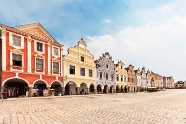 Telc, Çek Cumhuriyeti - 10 Mayıs 2013 unesco şehrin ana Meydanı evlerin bir satır