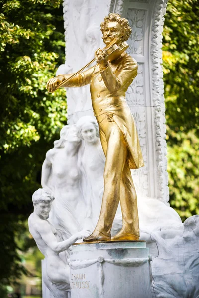 Statua di Johann Strauss nello Stadtpark di Vienna, Austria — Foto Stock