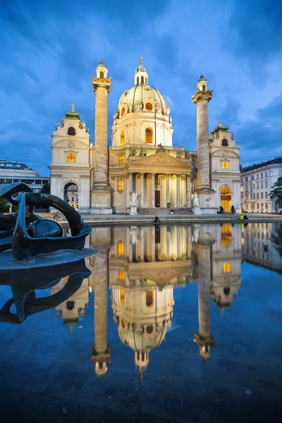 Barokowy kościół karlskirche w Wiedniu — Zdjęcie stockowe