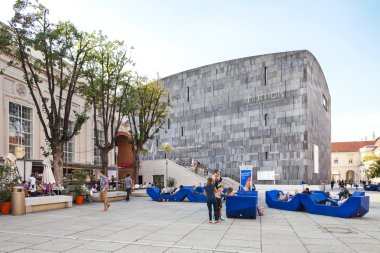 Vienna, Avusturya - Ağustos 30, 2013: mumok Müzesi modern kunst - 2001 yılında kurulan modern sanat müzesi. Müze 7000 modern ve çağdaş sanat eserleri koleksiyonu vardır..