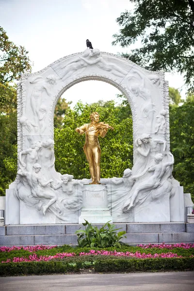 Pomnik Johanna Straussa w Stadtpark w Wiedniu, Austria — Zdjęcie stockowe