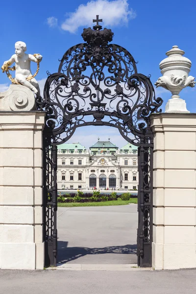 Huvudporten till den övre belvedere i Wien Österrike, barockstil — Stockfoto