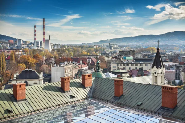 Панорама міста Бельско-Бяла видно ТЕЦ і гори - Бескид Селезський і Бескид maly — стокове фото